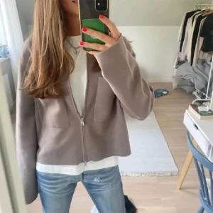 Åhléns kofta - Säljer denna fast i vit💕💕