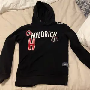 Säljer min hoodrich hoodie som inte går och köpa längre i butik. då den aldrig kommer till användning   