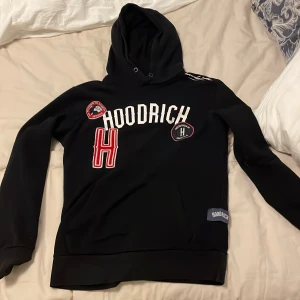 Hoodrich hoodie - Säljer min hoodrich hoodie som inte går och köpa längre i butik. då den aldrig kommer till användning   