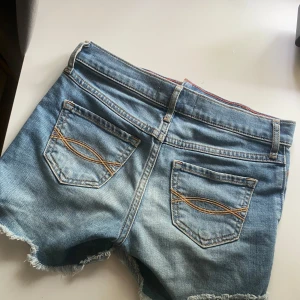 Sjukt snygga lågmidjade jeansshorts - Jeansshorts från Abercrombie 