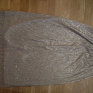 Guldig kjol - Guldkjol med resår i midjan