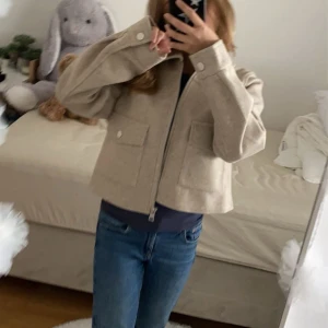 Bershka kappa - Säljer denna o andvända kappan ifrån bershka.