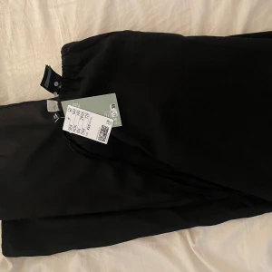 Svarta linnebyxor  - Svarta linnebyxor från hm  Storlek xss men sitter som xs