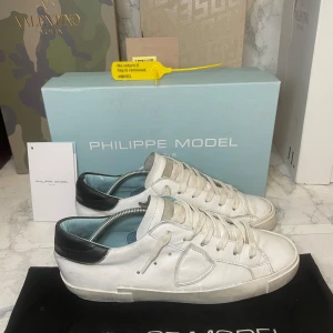 Philippe model - Ett par nya philippe model i storlek 40 köpta från minto skick 7/10 allt og med