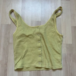 Gul top - Använd ett fåtal gånger, vill bli av med den