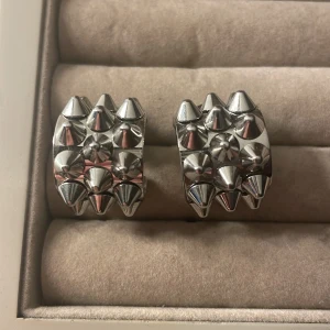 Edblad örhängen  - Säljer dessa super snygga örhängen från Edblad 💗 Säljer pga att jag bytt till guld 