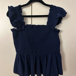 Volang topp - En söt topp från Shein (aldrig använd) Stl S