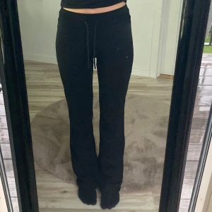 Byxor - Snygga Bootcut byxor från laget 157! Använda 3-5 ny skick!!💗💗