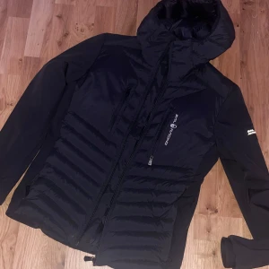 Sailracing Jacka - Som ny. Använd endast ett fåtal gånger