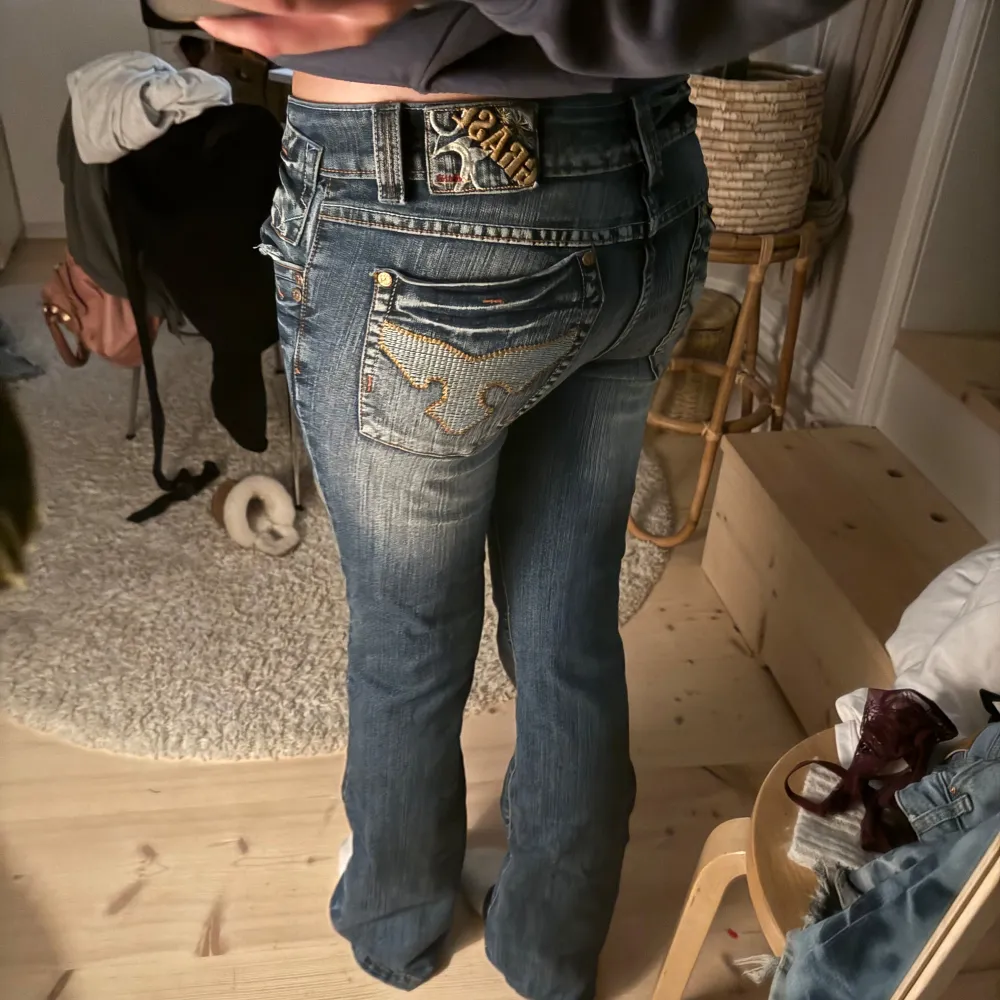 Midjemått: 39 Midjehöjd: 22  Innerbenslängd: 82 Bra skick❣️❣️❣️. Jeans & Byxor.