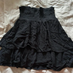 Svart Linn Ahlborg X Nakd kjol - Skick: väldigt bra