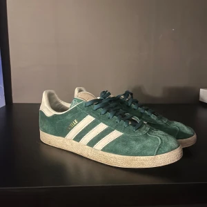 Adidas Gazelle  - Adidas Gazelle  Gröna Storlek 42 2/3 Använda få gånger