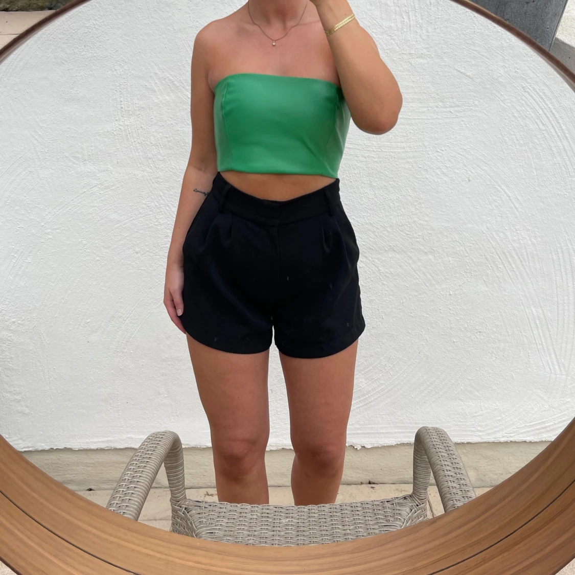 Grön axelbandslös topp