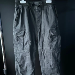 Gråa slim cargo byxor - Bra skick 👍🏻 