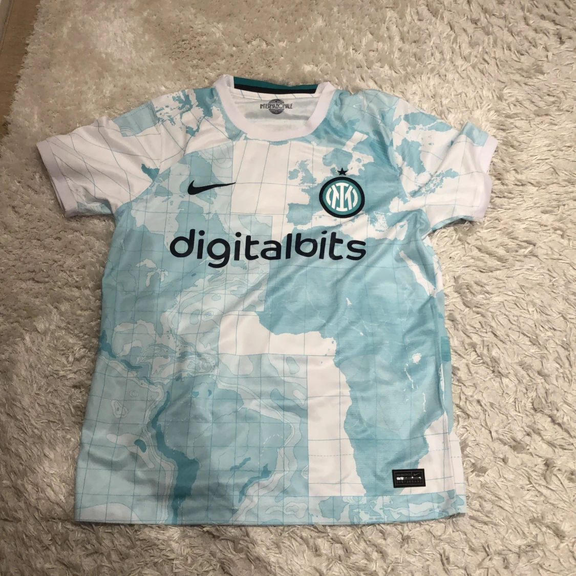 Inter t-shirt storlek s. 300kr