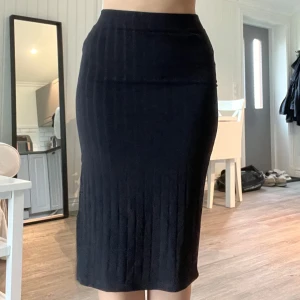 Ribbad kjol - Jättefin kjol ifrån vero Moda i storlek xs🎀säljer pga att den är för liten💞använd fåtal gånger!
