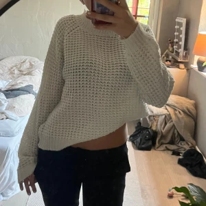 Stickad tröja  - Säljer denna stickade tröja från lager 157, har tecken på användning men annars bra skick 