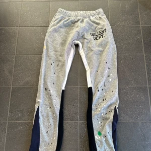 Gallery dept - Gallery dept. Säljer vidare för att den inte passar.