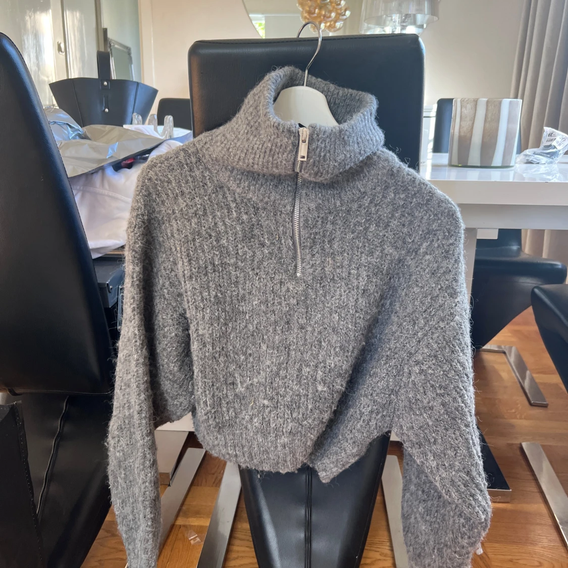 Grå stickad  - 90