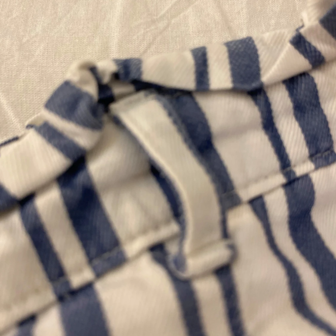 Blå-vit randiga shorts - 93