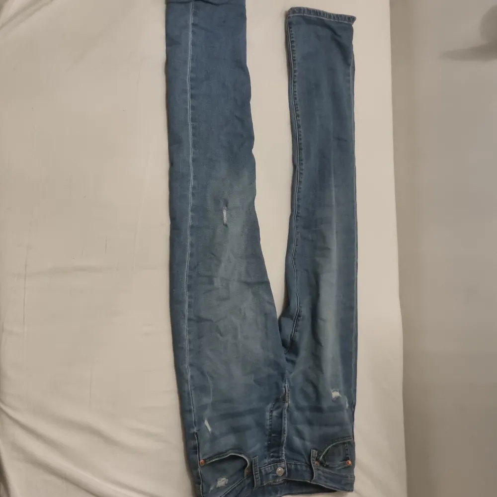 8/10 condition 501 levis jeans storlek 16a/ large 170 As snygga pris kan diskuteras. Om ni har frågor är det bara att fråga.. Jeans & Byxor.