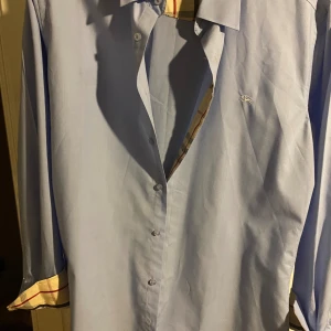 Burberry skjorta  - Jätte bra skick använt 3 ggr