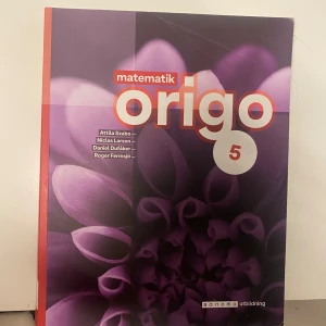 Matematik origo 5  - Matematik origo 5 upplaga 3 skriven efter den nya reviderade ämnesplanen 2021. Omslaget saknar fläckar men kan vara lätt kantstött (se bild 2). Vissa sidor har markeringar men med blyerts och inget som kommit på uppgifterna. Nypris 558:-