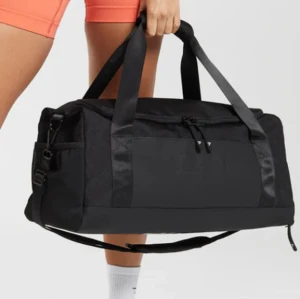 Gymshark väska  - Säljer denna oanvända Everyday holdall väska från gymshark i storlek Small!❤️