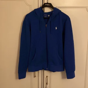 Ralph Lauren zip hoodie storlek M - Bra skick, knappt använd 