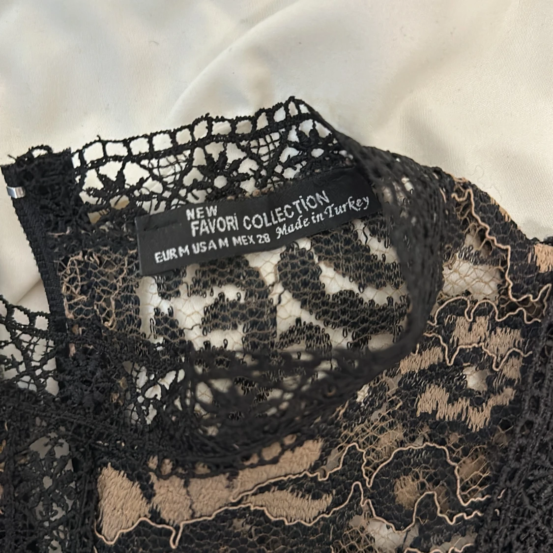 Svart spetsblus från New Favori Collection - 90