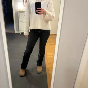 Lågmidjade jeans svarta - Skitsnygga jeans från Armani, lågmidjade, blandning av bootcut och straight leg