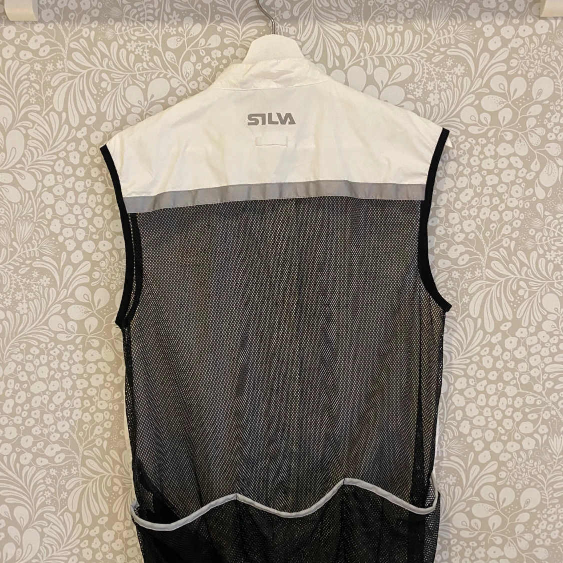 Vit väst från Silva - 1