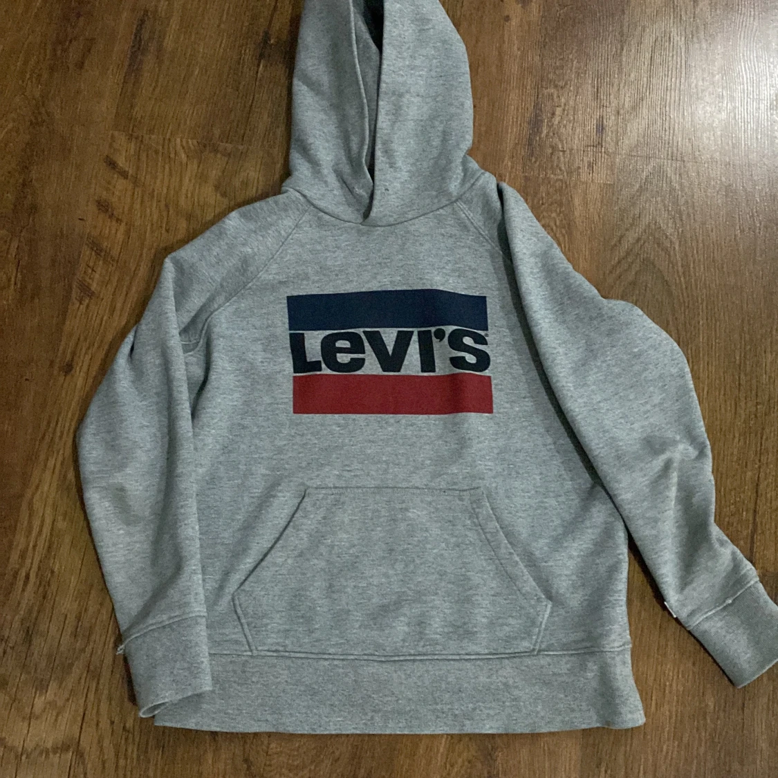 Grå hoodie från Levi's