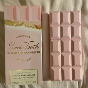 sabrina carpenter parfym  - sweet tooth från sabrina carpenter, finns inte att köpa i sverige. luktar jättegott men har alldeles för mkt parfymer så därför säljer jag den :) 75ml