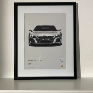 Audi R8 poster  - Helt ny poster i plastad väv || Storlek 30x42 || Ramen inkluderas ej || tveka inte på att höra av dig vid minsta fråga