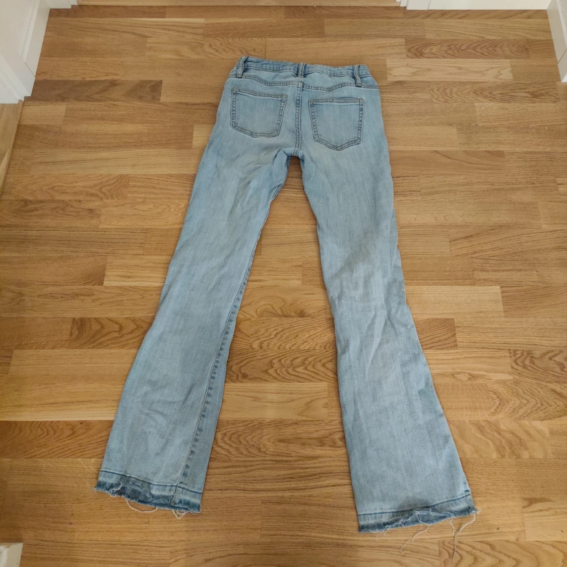 Ljusblå bootcut jeans - 1