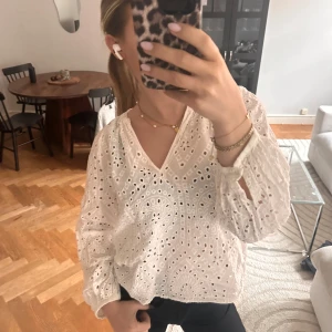 Vit blus💫💫 - Fin tröja som ej kmr till användning! 