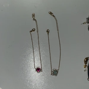 Kristall armband - Säljer två fina armband ifrån lily and rose som jag inte använder längre. Inga defekter och säljer dom 250 kr styck eller båda för 400😊