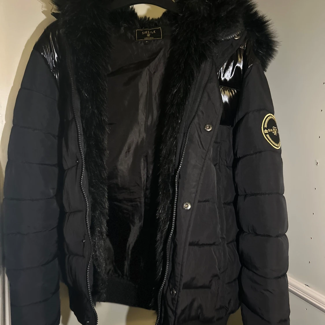 Svart pufferjacka från SikSilk