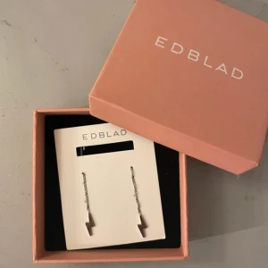 Silverörhängen från Edblad - Helt nya oanvända örhängen från Edblad. Ny pris 449kr o slutsålda Kommer i pressent förpackning, så de är också en fin presentidé