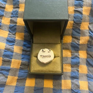 Ring Maria Nilsdotter - Aldrig använd. 17-18 mm diameter.