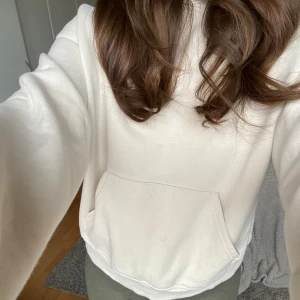 Beige hoodie xs - Beige hoodie från ginatricot i storlek xs✨