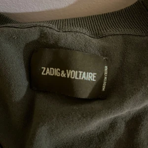 Zadig tröja - Superfin, har en liten missfärgning som inte märks, se sista bild💞passar s och m