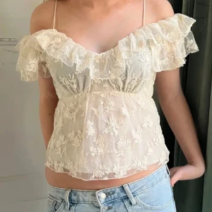 Toppar  - Säljer en jätte söt blus från zara, kan båda användas till fest och vardag 💕