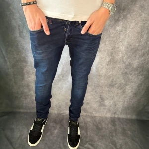 DONDUP GEORGE JEANS  - // Dondup George jeans | storlek w30, benlängd: 102cm, midjemått: 38cm | Nypris runt 4000 | Kontakta för fler frågor eller funderingar // Deluxecloset 