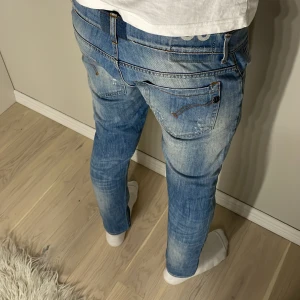 Dondup jeans - Dondup jeans i fint skick! - Nypris: +3,000kr - Modellen är 188cm men passar bättre till kortare!