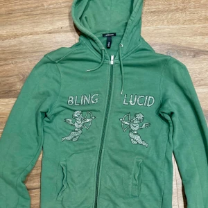 Bling Lucid Hoodie - Riktigt snygg Bling Lucid hoodie i unik färg, sparsamt använd 💯🤩