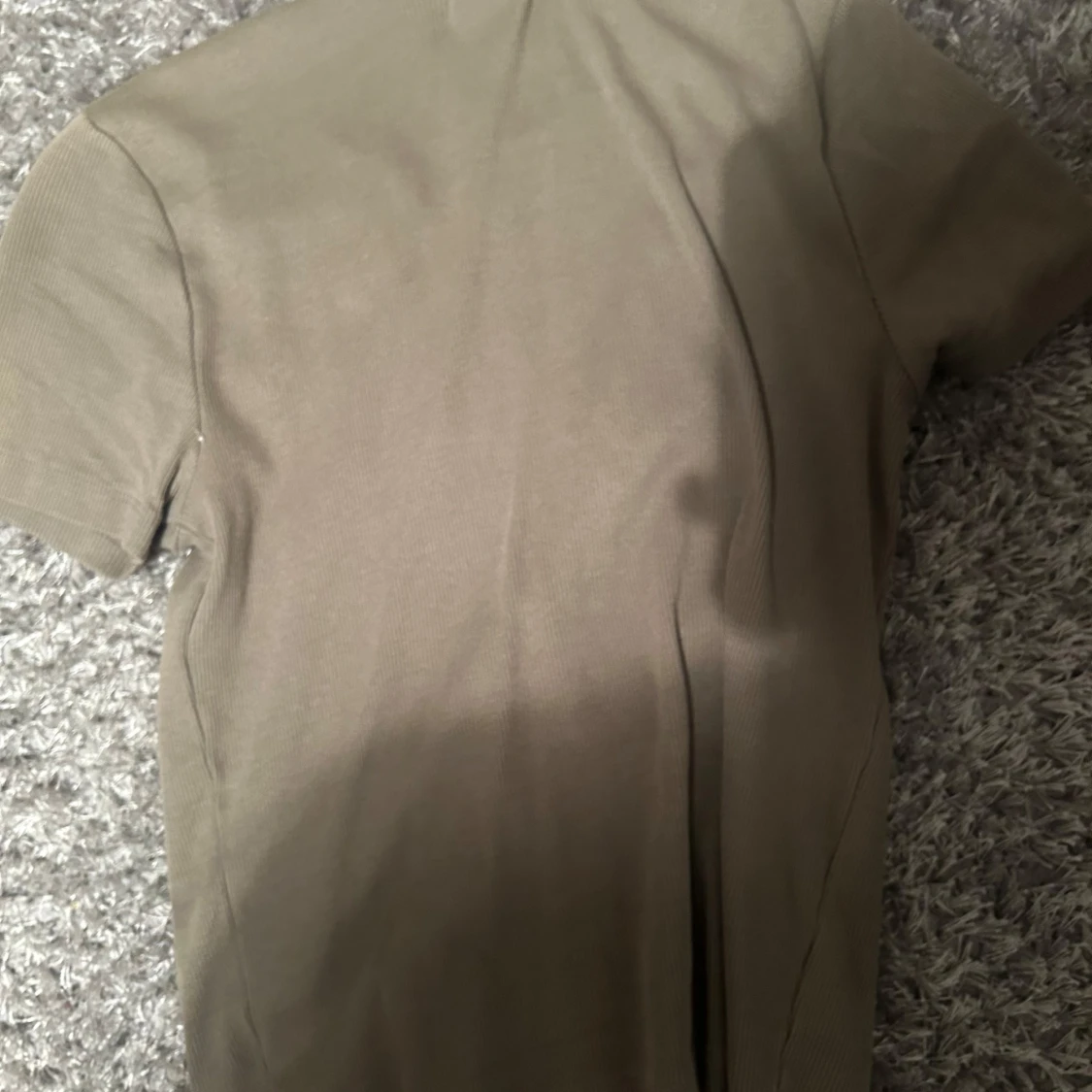 Grön ribbad t-shirt från Bik Bok - 90