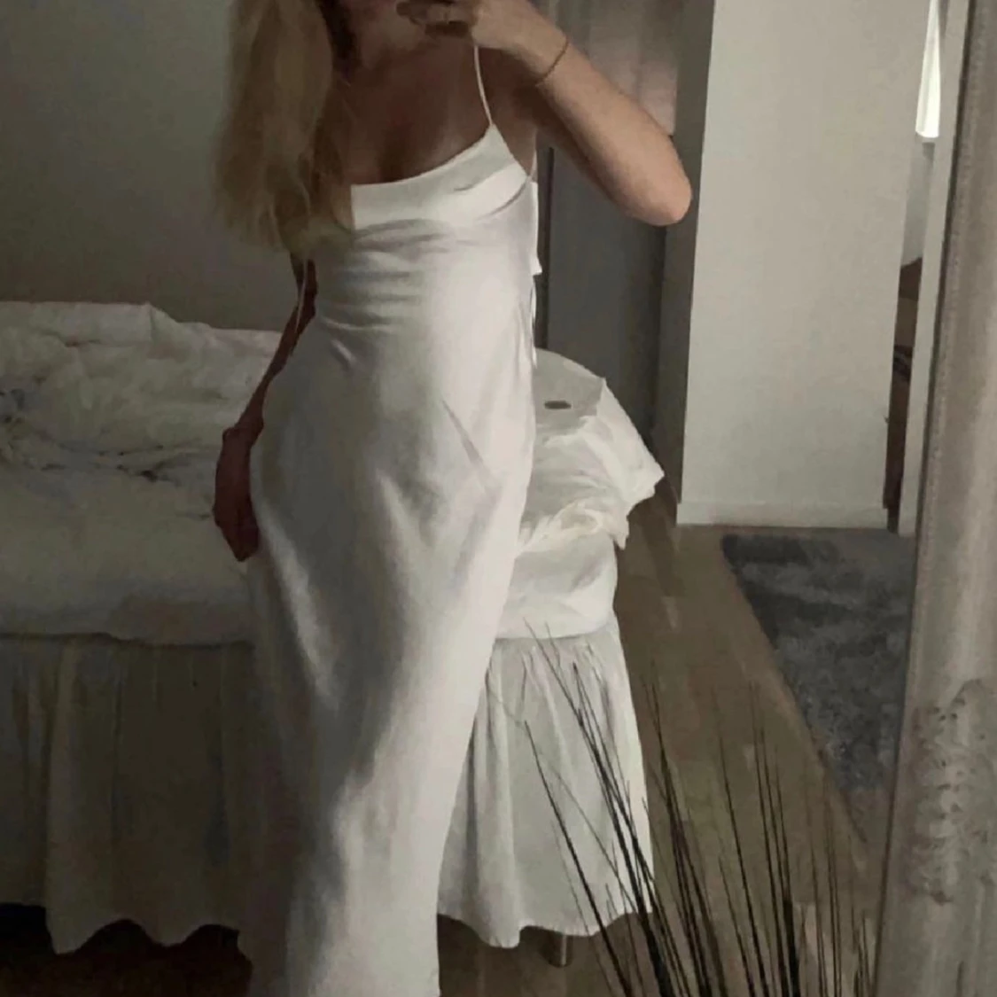 Vit axelbandslös långklänning - 91