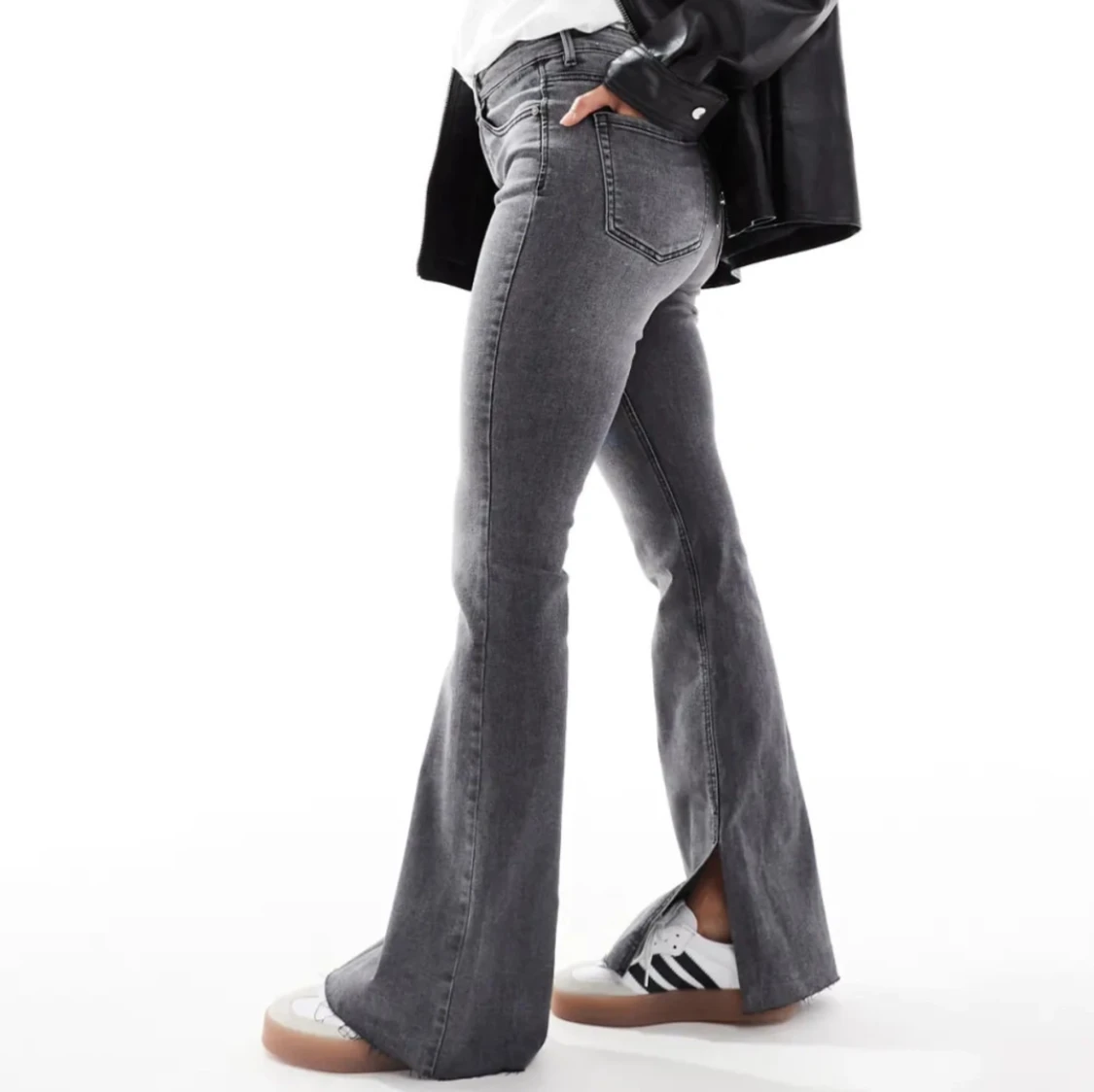 Stradivarius grå flare jeans - 1